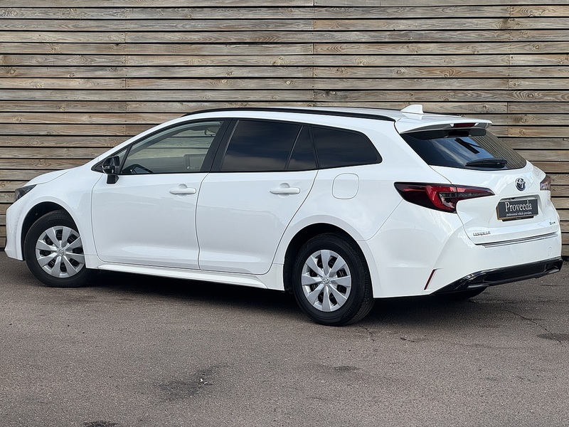 Toyota Corolla 2025'25 VVT-h | Car Like Driving With Van Practicality - U9069