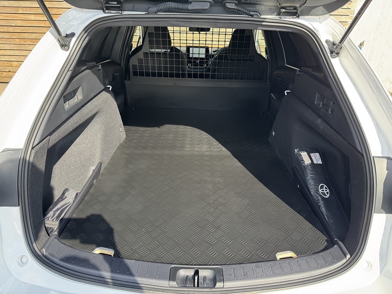 Toyota Corolla 2025'25 VVT-h | Car Like Driving With Van Practicality - U9069