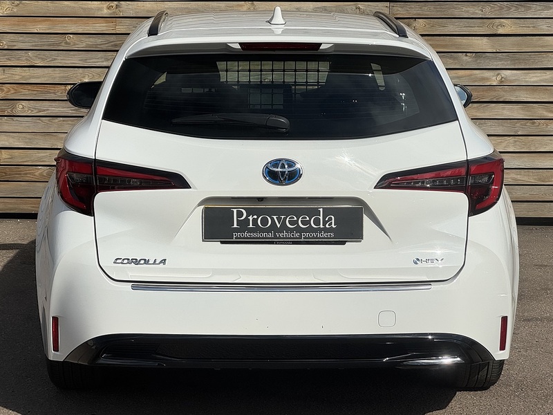 Toyota Corolla 2025'25 VVT-h | Car Like Driving With Van Practicality - U9069