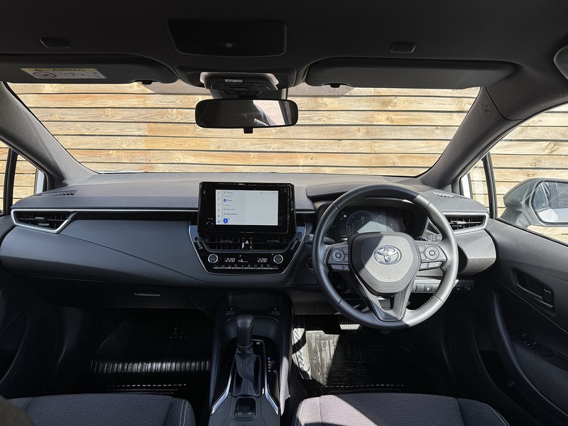 Toyota Corolla 2025'25 VVT-h | Car Like Driving With Van Practicality - U9069