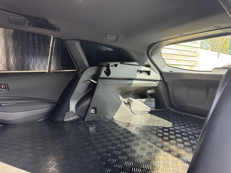 Toyota Corolla 2025'25 VVT-h | Car Like Driving With Van Practicality - U9069