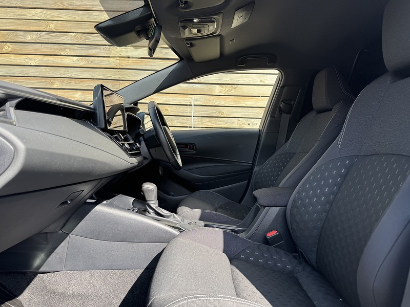 Toyota Corolla 2025'25 VVT-h | Car Like Driving With Van Practicality - U9069