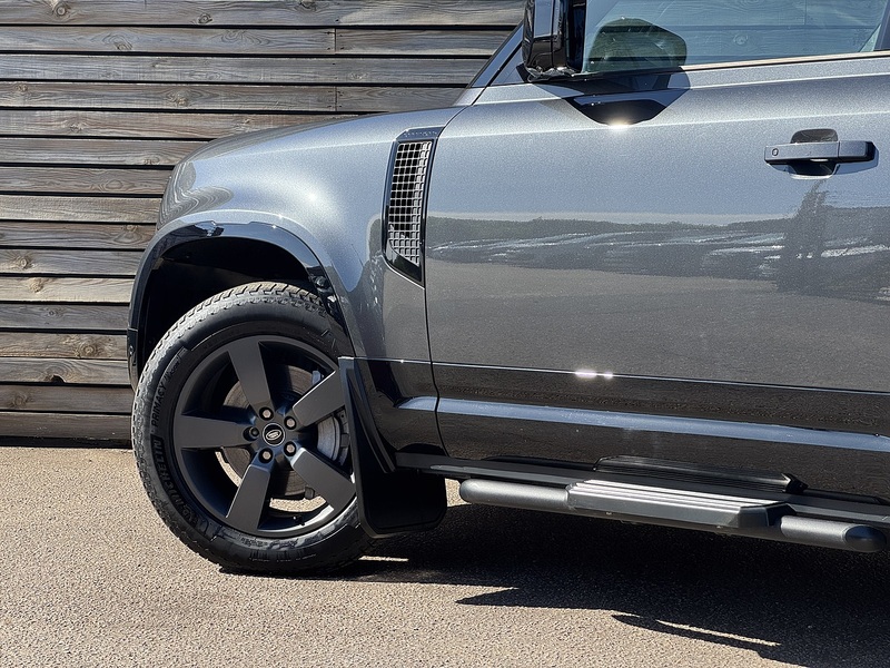 Land Rover Defender 90 2024'74 D350 MHEV X-Dynamic SE | Side Steps | Spoiler - U9077