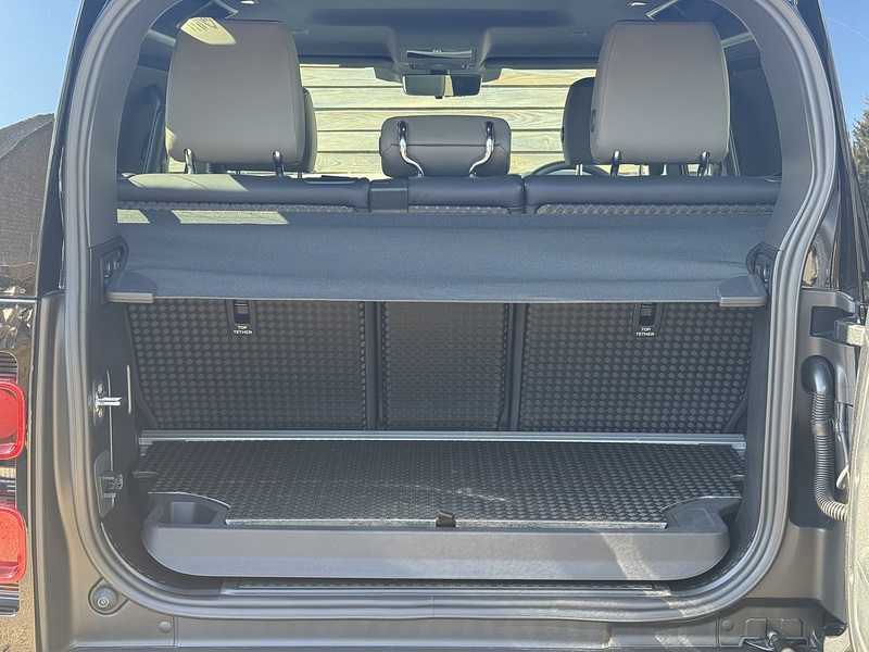 Land Rover Defender 90 2024'74 D350 MHEV X-Dynamic SE | Side Steps | Spoiler - U9077