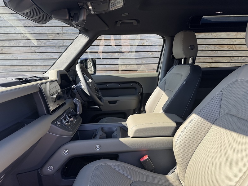 Land Rover Defender 90 2024'74 D350 MHEV X-Dynamic SE | Side Steps | Spoiler - U9077