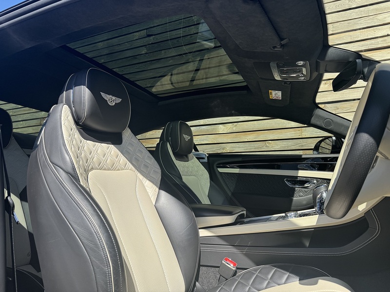 Bentley Continental 2022'72 V8 GT | Mulliner | Pan Roof - U9090