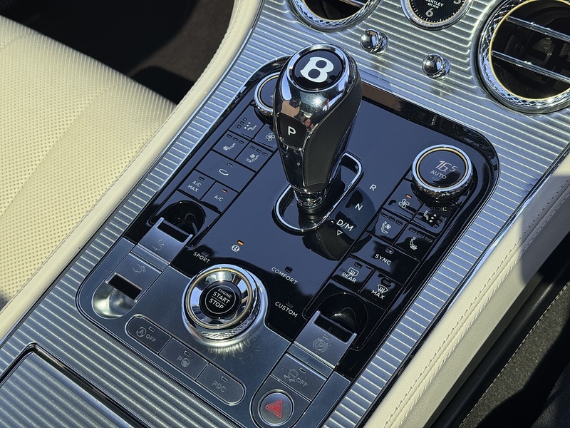 Bentley Continental 2022'72 V8 GT | Mulliner | Pan Roof - U9090
