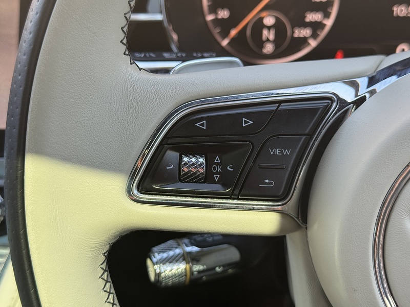 Bentley Continental 2022'72 V8 GT | Mulliner | Pan Roof - U9090