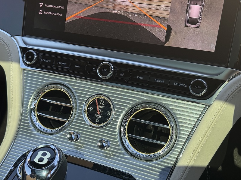 Bentley Continental 2022'72 V8 GT | Mulliner | Pan Roof - U9090