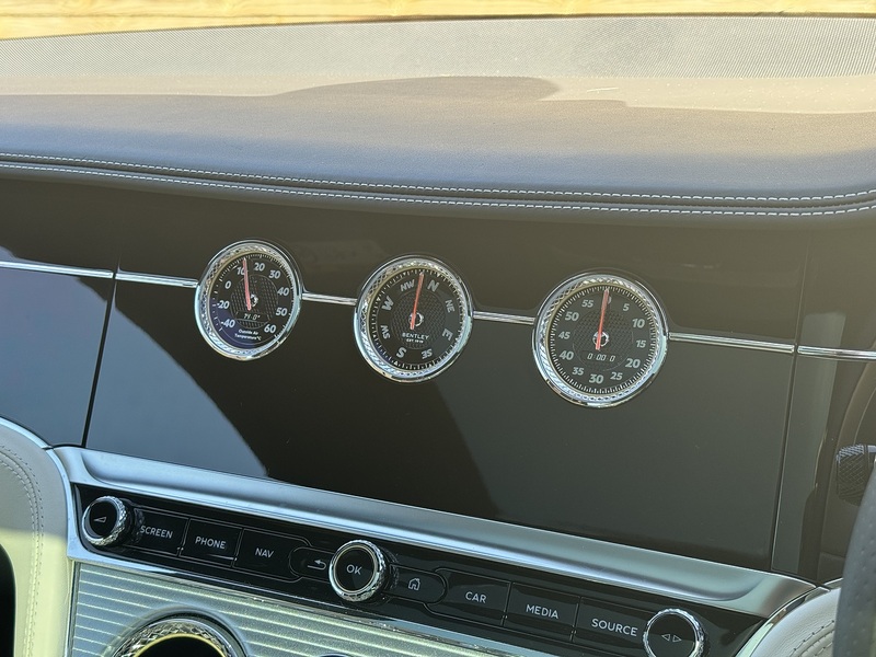 Bentley Continental 2022'72 V8 GT | Mulliner | Pan Roof - U9090