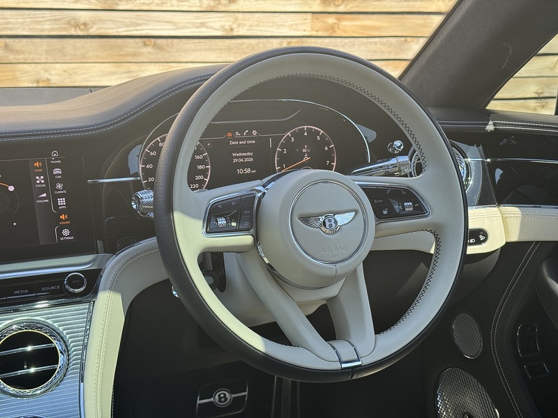 Bentley Continental 2022'72 V8 GT | Mulliner | Pan Roof - U9090