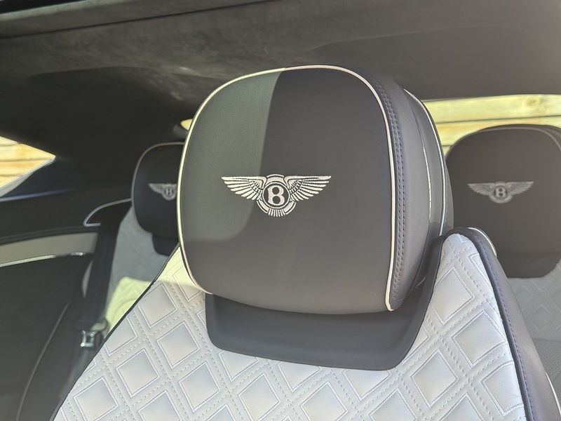 Bentley Continental 2022'72 V8 GT | Mulliner | Pan Roof - U9090