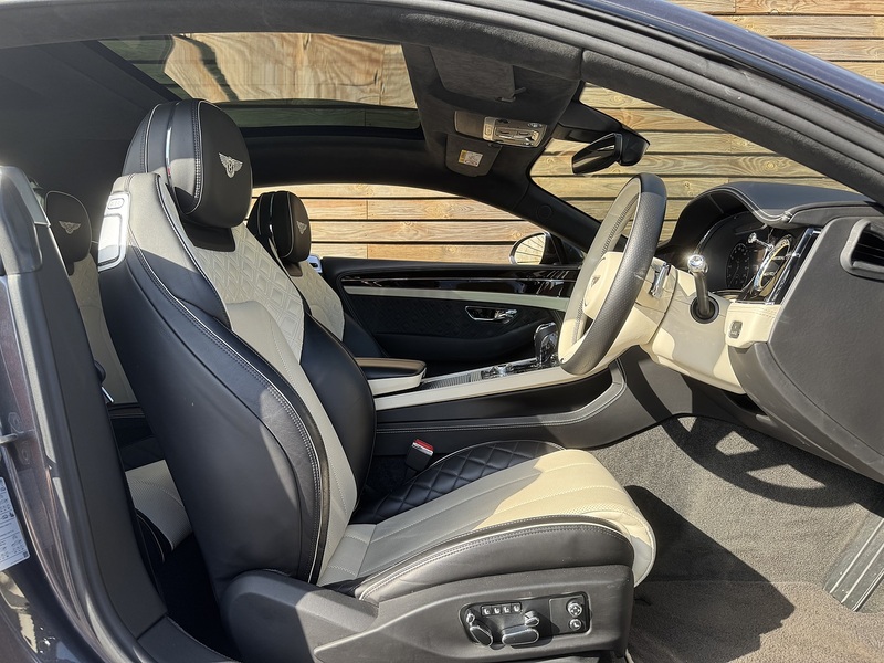Bentley Continental 2022'72 V8 GT | Mulliner | Pan Roof | Rotating screen | NAIM - U9090