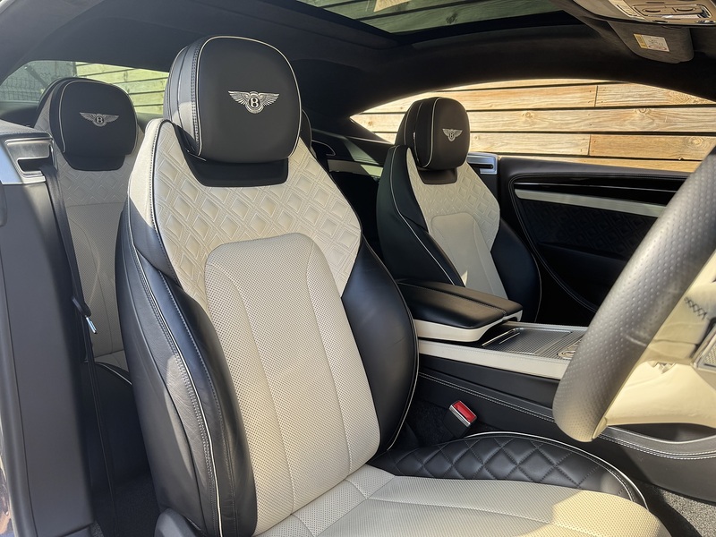 Bentley Continental 2022'72 V8 GT | Mulliner | Pan Roof | Rotating screen | NAIM - U9090