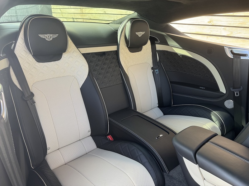 Bentley Continental 2022'72 V8 GT | Mulliner | Pan Roof | Rotating screen | NAIM - U9090