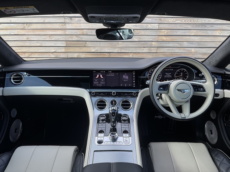 Bentley Continental 2022'72 V8 GT | Mulliner | Pan Roof | Rotating screen | NAIM - U9090