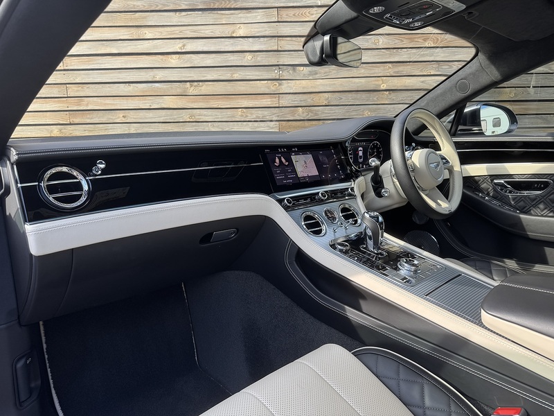 Bentley Continental 2022'72 V8 GT | Mulliner | Pan Roof | Rotating screen | NAIM - U9090