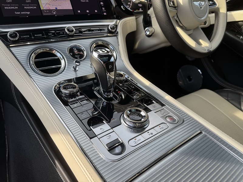 Bentley Continental 2022'72 V8 GT | Mulliner | Pan Roof | Rotating screen | NAIM - U9090