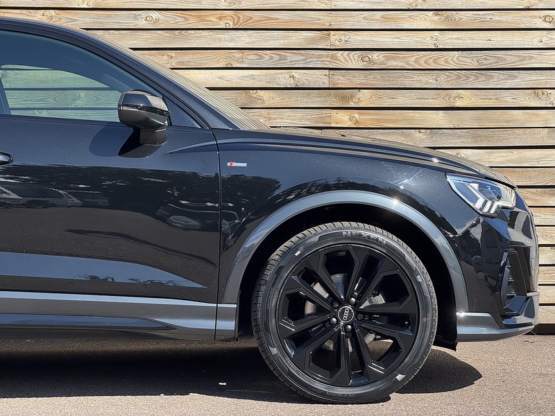 Audi Q3 2023'23 TFSI CoD Black Edition | SONOS | Heated Front Seats - U9095