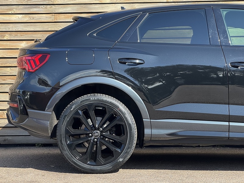 Audi Q3 2023'23 TFSI CoD Black Edition | SONOS | Heated Front Seats - U9095