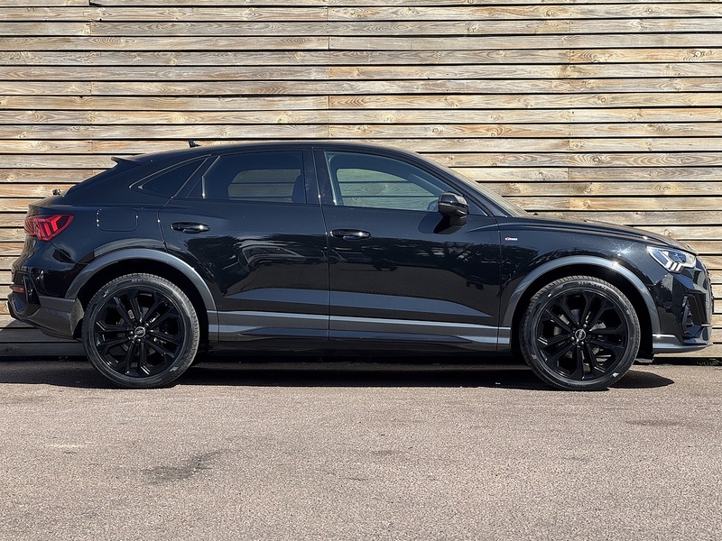 Audi Q3 2023'23 TFSI CoD Black Edition | SONOS | Heated Front Seats - U9095