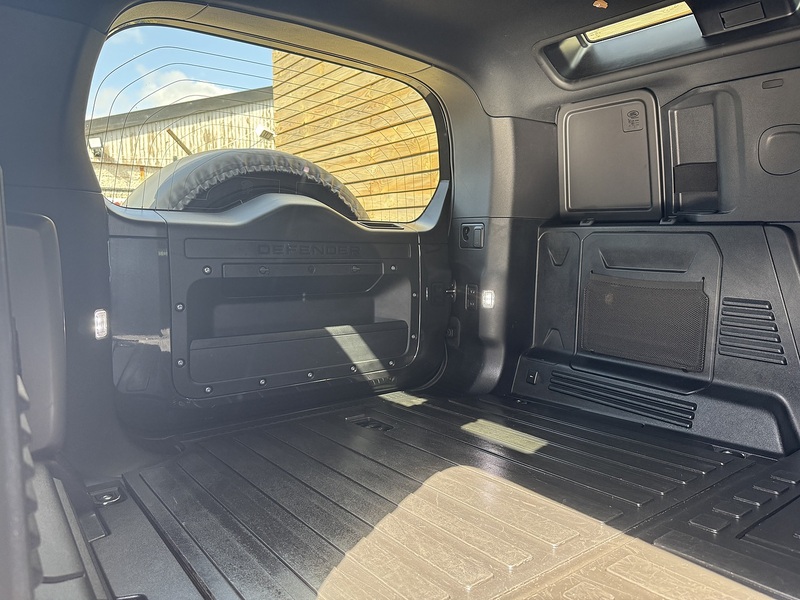 Land Rover Defender 110 2024'24 D300 MHEV X-Dynamic HSE Commercial | Rear Seat Conversion Available - U9097