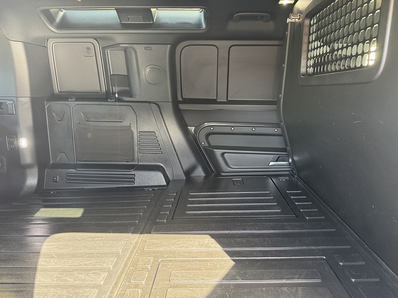 Land Rover Defender 110 2024'24 D300 MHEV X-Dynamic HSE Commercial | Rear Seat Conversion Available - U9097