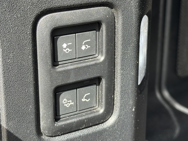 Land Rover Defender 110 2024'24 D300 MHEV X-Dynamic HSE Commercial | Rear Seat Conversion Available - U9097