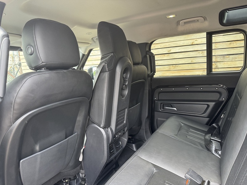 Land Rover Defender 110 2021'71 D250 MHEV Commercial | Rear Seat Conv | Exterior Upgrades - U9099