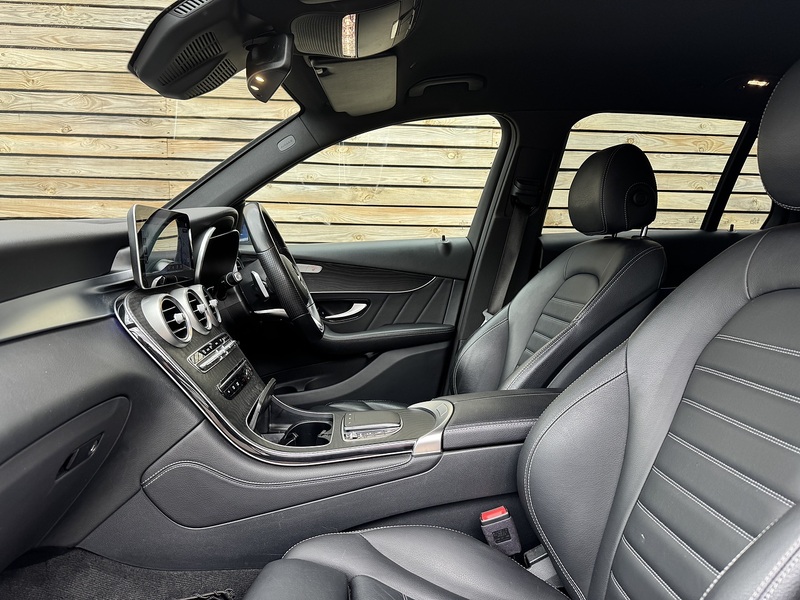Mercedes-Benz GLC 2020'20 GLC300d AMG Line | Heated Seats | Wireless Phone Charging - U9110