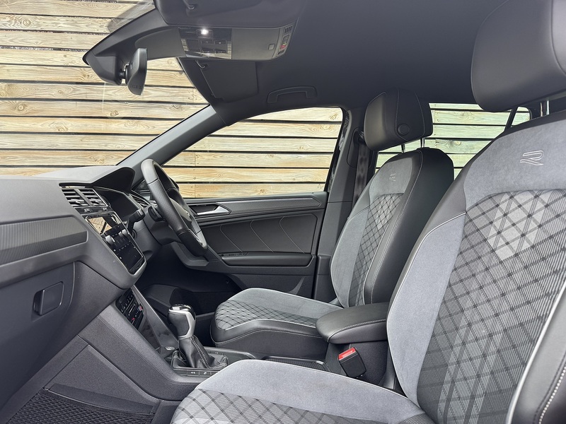 Volkswagen Tiguan 2022'72 TSI R-Line | Top Spec | Heated Steering Wheel - U9116