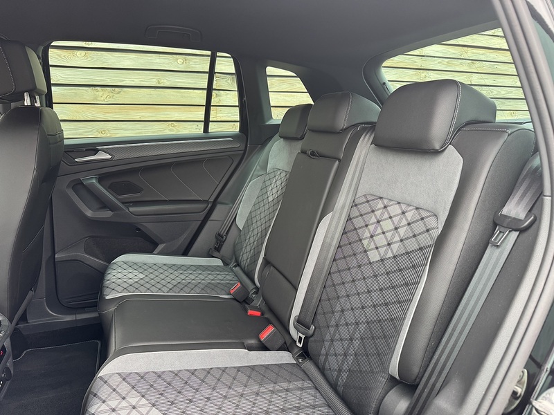 Volkswagen Tiguan 2022'72 TSI R-Line | Top Spec | Heated Steering Wheel - U9116