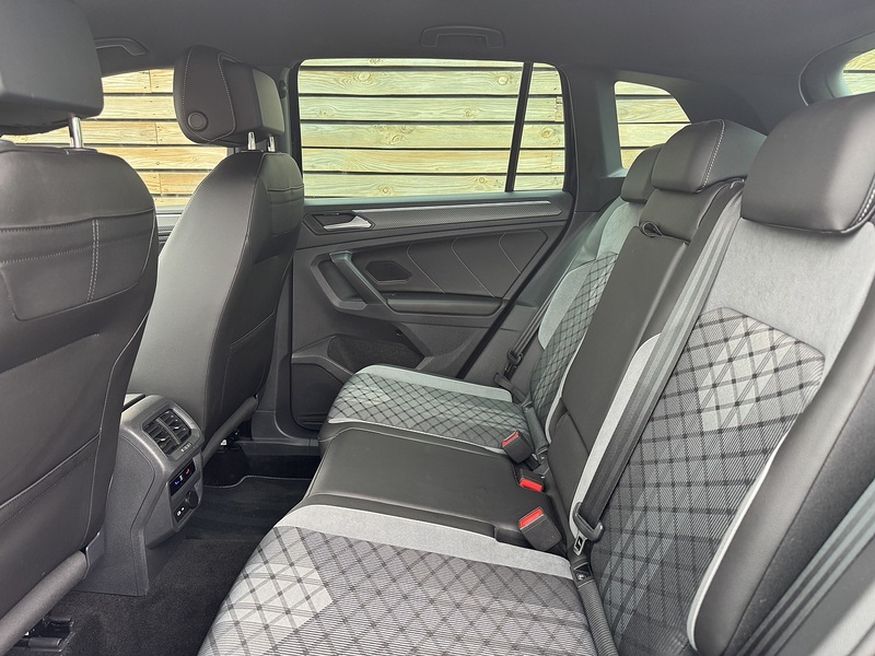 Volkswagen Tiguan 2022'72 TSI R-Line | Top Spec | Heated Steering Wheel - U9116