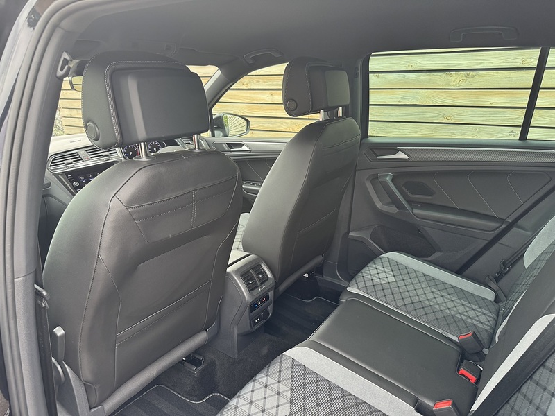 Volkswagen Tiguan 2022'72 TSI R-Line | Top Spec | Heated Steering Wheel - U9116