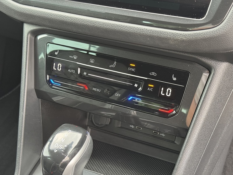 Volkswagen Tiguan 2022'72 TSI R-Line | Top Spec | Heated Steering Wheel - U9116