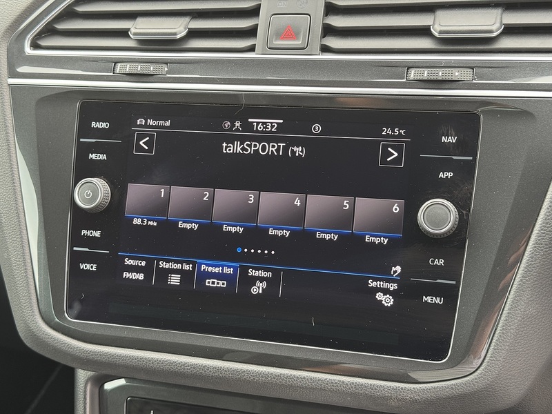 Volkswagen Tiguan 2022'72 TSI R-Line | Top Spec | Heated Steering Wheel - U9116