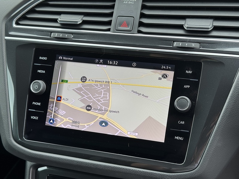 Volkswagen Tiguan 2022'72 TSI R-Line | Top Spec | Heated Steering Wheel - U9116
