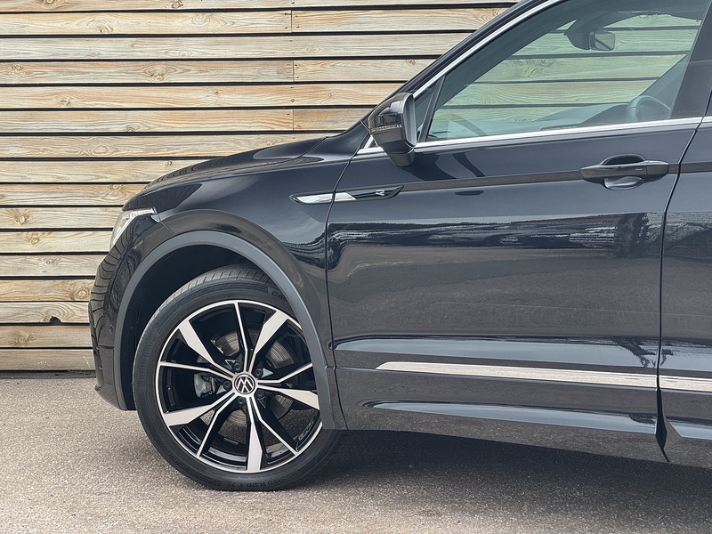Volkswagen Tiguan 2022'72 TSI R-Line | Top Spec | Heated Steering Wheel - U9116