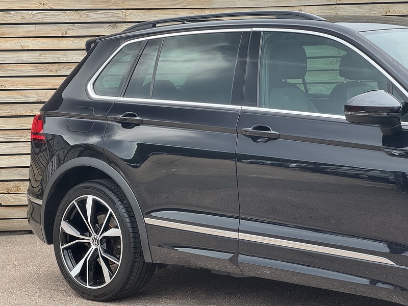 Volkswagen Tiguan 2022'72 TSI R-Line | Top Spec | Heated Steering Wheel - U9116