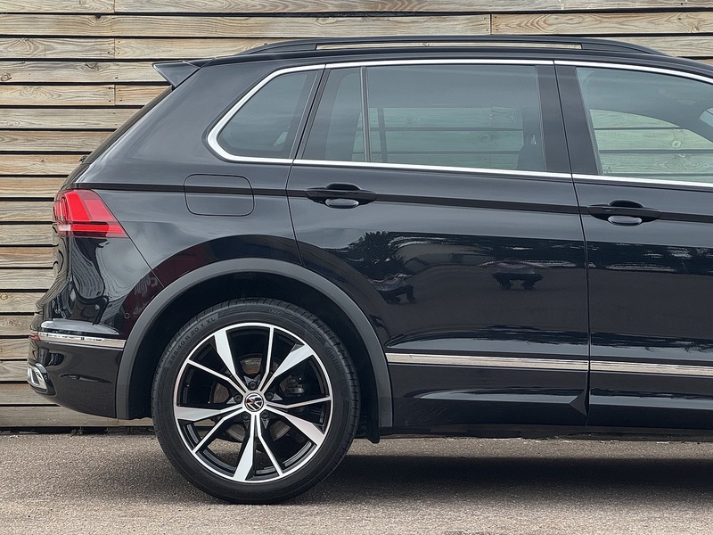 Volkswagen Tiguan 2022'72 TSI R-Line | Top Spec | Heated Steering Wheel - U9116