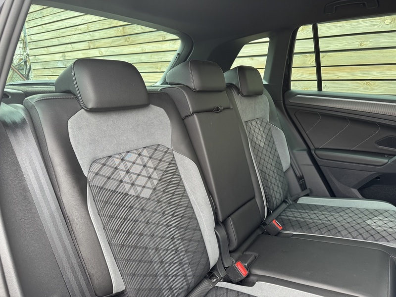 Volkswagen Tiguan 2022'72 TSI R-Line | Top Spec | Heated Steering Wheel - U9116