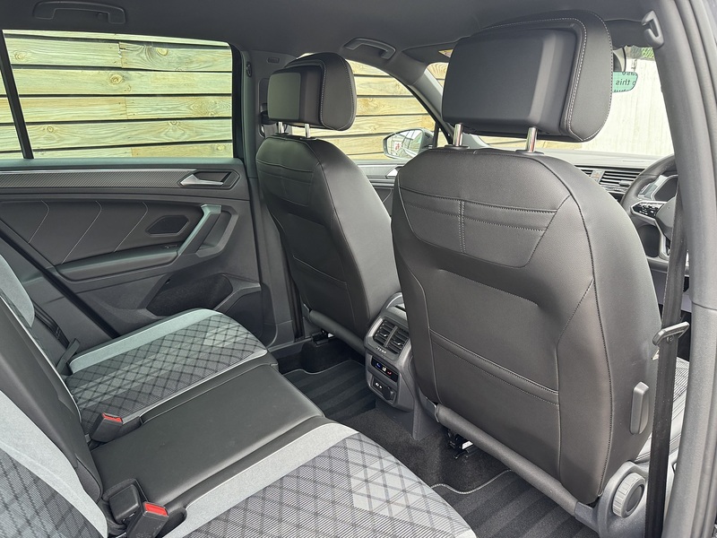 Volkswagen Tiguan 2022'72 TSI R-Line | Top Spec | Heated Steering Wheel - U9116