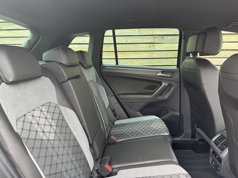 Volkswagen Tiguan 2022'72 TSI R-Line | Top Spec | Heated Steering Wheel - U9116