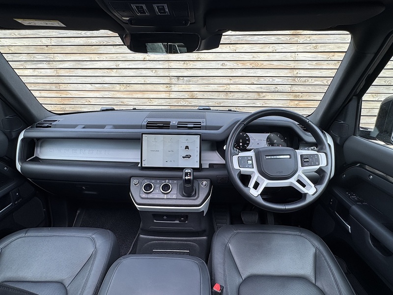 Land Rover Defender 90 2024'74 D250 MHEV X-Dynamic HSE | Pan Roof | 6 Seats! - U9121