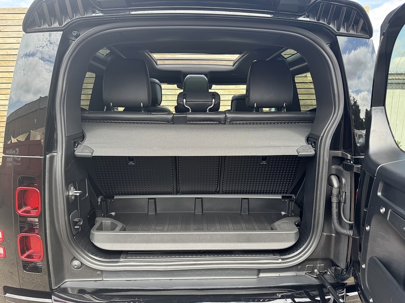 Land Rover Defender 90 2024'74 D250 MHEV X-Dynamic HSE | Pan Roof | 6 Seats! - U9121