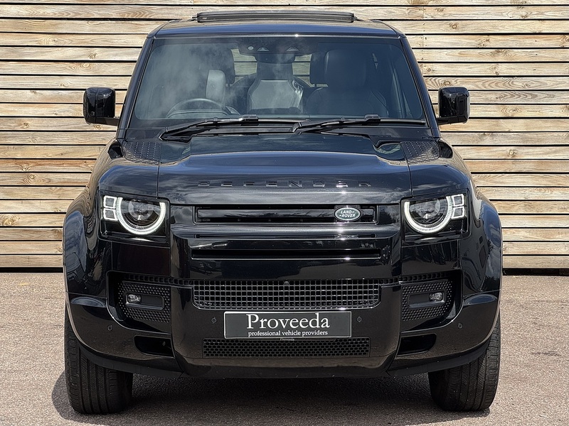 Land Rover Defender 90 2024'74 D250 MHEV X-Dynamic HSE | Pan Roof | 6 Seats! - U9121