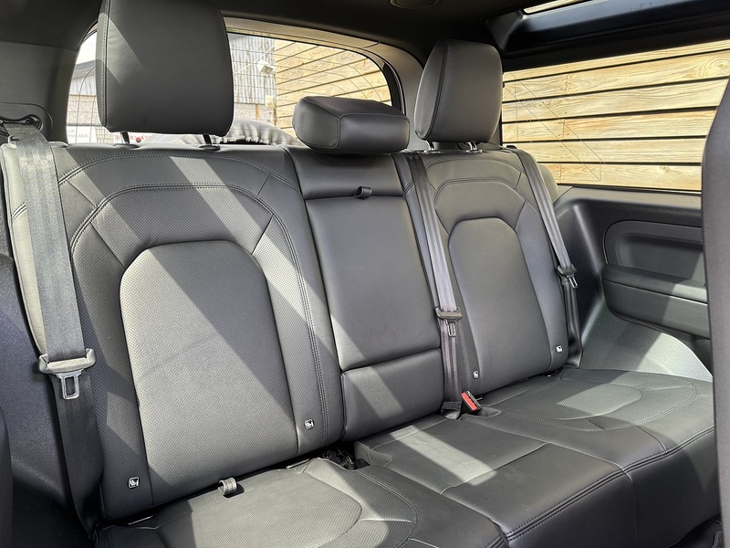 Land Rover Defender 90 2024'74 D250 MHEV X-Dynamic HSE | Pan Roof | 6 Seats! - U9121