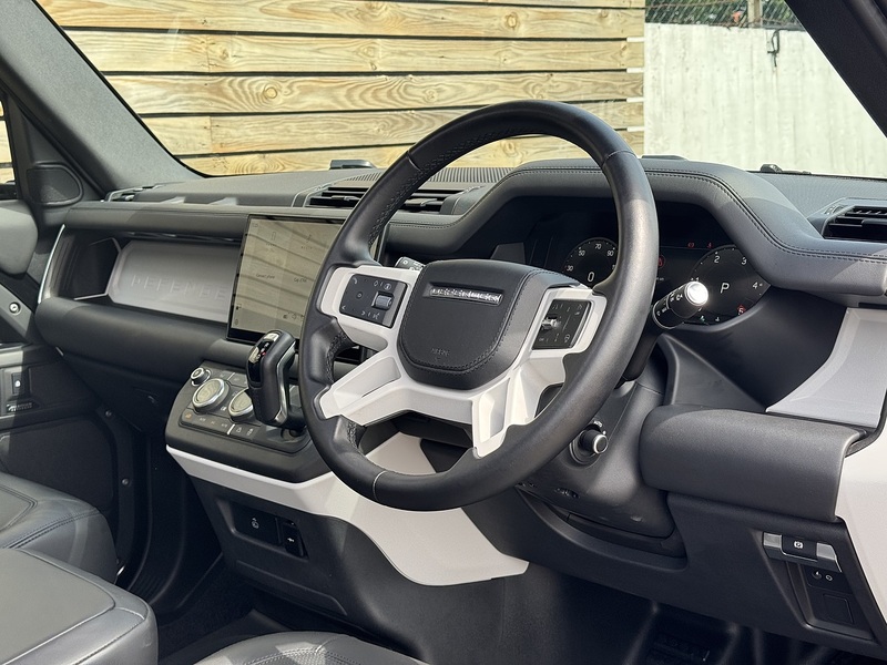 Land Rover Defender 90 2024'74 D250 MHEV X-Dynamic HSE | Pan Roof | 6 Seats! - U9121