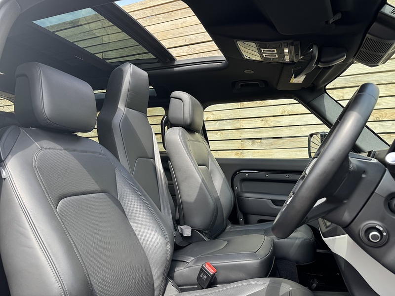 Land Rover Defender 90 2024'74 D250 MHEV X-Dynamic HSE | Pan Roof | 6 Seats! - U9121