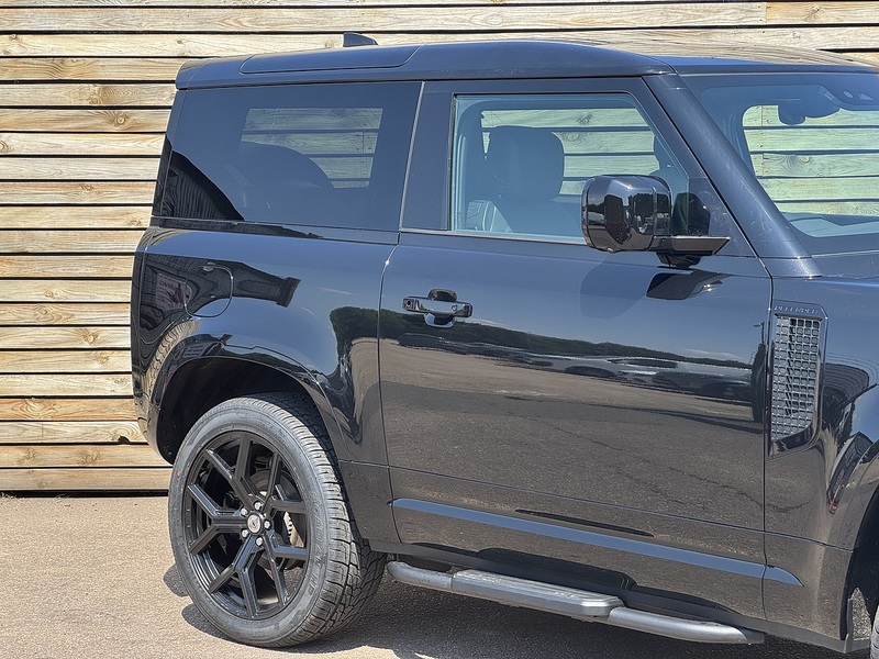 Land Rover Defender 90 2024'74 D250 MHEV X-Dynamic HSE | Pan Roof | 6 Seats! - U9121